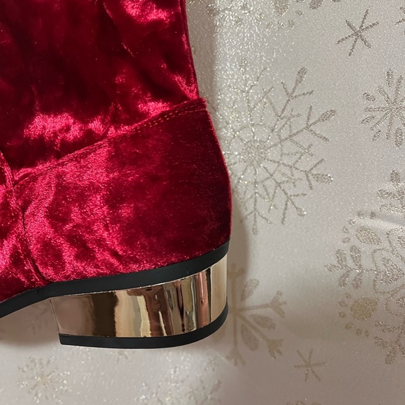 NWOT Bamboo red velvet boots w/gold heels Comes in original box THINK HOLIDAYS! - Picture 4 of 7